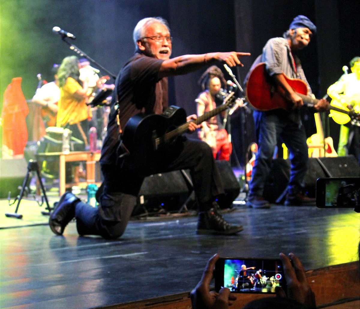 Iwan Fals dan Sawung Jabo...
Konser "Senandung Anak Wayang"
Taman Budaya Yogyakarta, 18 September 2022