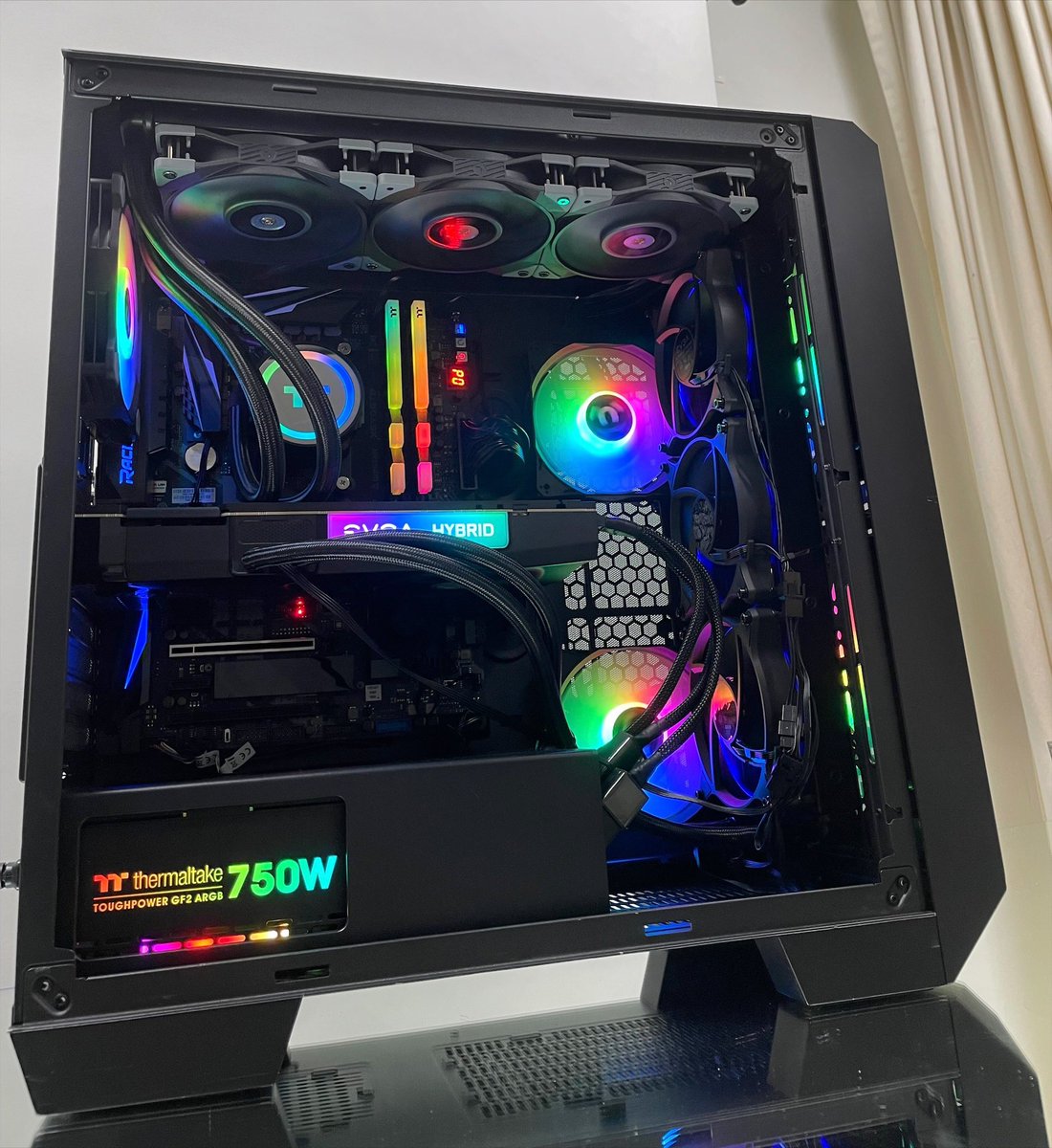 ThermaltakeInc's tweet photo. ๐View 300 MX!!!
There are two pre-installed 200mm ARGB PWM fans at the front, and you can install a 360mm AIO CPU cooler at the top. Also, you may place a 360mm AIO GPU cooler at the front for better cooling result.
Black: https://t.co/F2mHcz1vVB
#View300MX #dual360AIO https://t.co/rND8eU6G0z