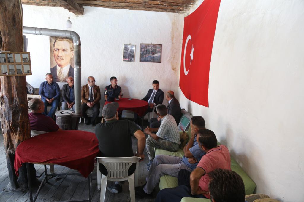 TCHalkapinr's tweet photo. Kaymakamımız Sn. Hamza Selçuk, Delimahmutlu mahallemizde vatandaşlarımızla bir araya geldi. https://t.co/bdIN7Nz9wl