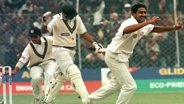 IWTKQuiz's tweet photo. Aaron Sorkin wrote a show called 'Sports Night' about a fictional sports news show. 

One of the episodes title was 'Ten Wickets' and featured the news crew trying to figure out the significance of @anilkumble1074's historic 10 wicket haul. 

#RandomFactOfTheDay https://t.co/c0NLkWDV1M