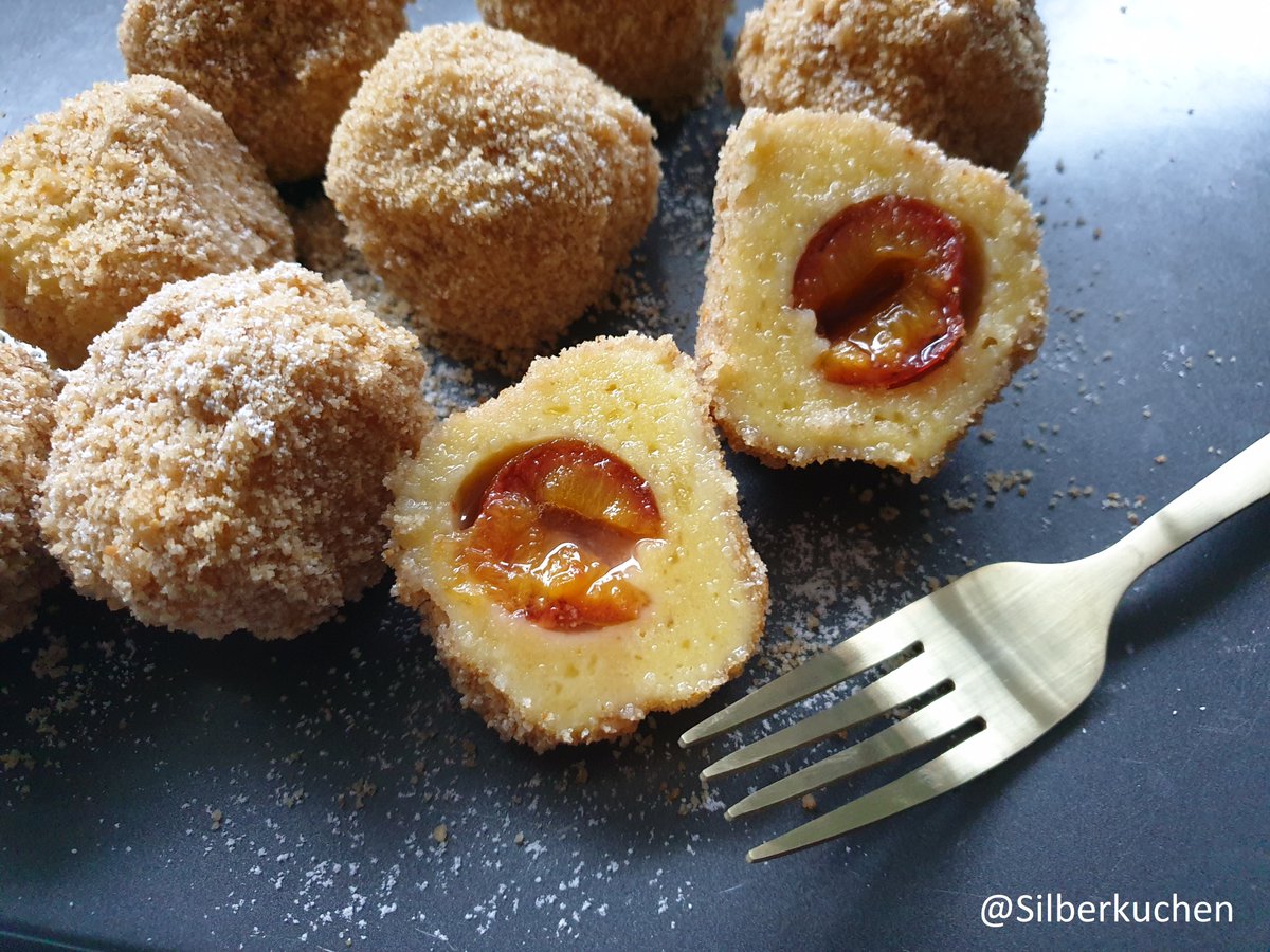 Silberkuchen's tweet photo. Süße Zwetschgen - Knödel mit Butterbrösel #plumdumplings #pflaumemknödel #zwetschgenknödel #kartoffelteig #dessert #nachtisch #regional #zwetschgensaison #herbst #bio #knödelzeit #butterbrösel #foodphotography #besteck #danke #homemade #homebaking #gesundernährung #lecker #news https://t.co/gsPPKfL2ZL