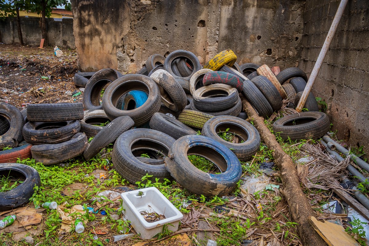 step_iita's tweet image. Your view VS a farmer's view😁🔥🌾🧑‍🌾👩‍🌾

What would you do with the tyres around you?
Like, Retweet and Comment.

#tuesdayvibe #wastemanagement #recycling #innovation #farmers