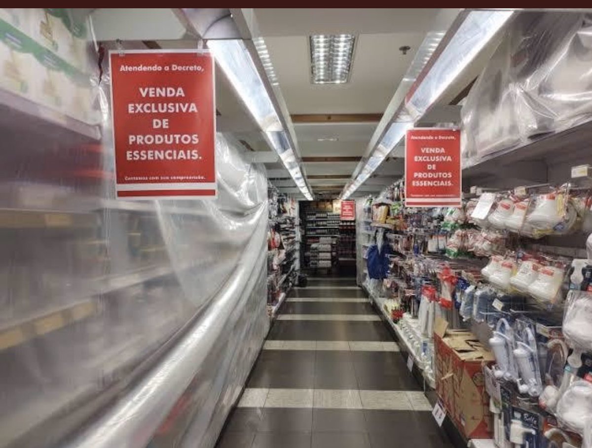 OsmarTerra's tweet photo. Foto do abuso tirânico e ignorante da ciência de um governador que fez tudo errado!Essa foto é dos supermercados gaúchos onde o então Gov. Eduardo Leite impôs o fechamento até de gôndolas, na pandemia.O resultado foi o pior possível. O RS teve mortalidade maior que o Amazonas… https://t.co/nO50szAEFJ