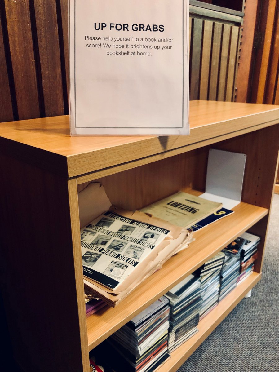 UCTMusicLib's tweet photo. Looking to fill those empty shelves at home? 😇🤪🤓🥸. Don't go far because these babies need a home🎵🎺🎷🎶🎹🎻.Check out our up for grabs section in the Music library📚💿📀 #uctlib #uct #music #tuesdayvibe #Giveaway #SACM https://t.co/90LPsjOBJZ