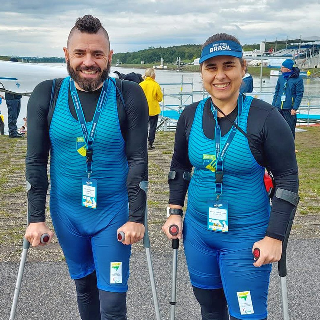RemoCBR's tweet photo. Na terceira prova desta terça no Mundial de Remo Sênior 2022, Josiane Lima e Leandro Sagaz disputaram a bateria Eliminatória do PR2 Mix2. A dupla encerrou na 5ª posição e segue para a Repescagem.

#RemoBrasil #WRChamps
#WRCHRacice #ParaRemo https://t.co/dD4BwqNxGb