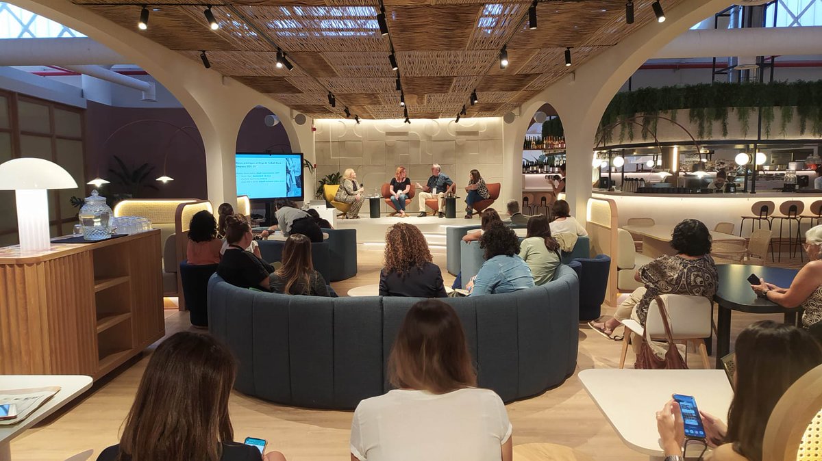 BlocEmpresarial's tweet photo. L' Ajuntament de Viladecans @ViladecansTweet ha  assistit a la sessió de cloenda del segón #GTDE - Grup de Treball Dona i Empresa - de la #GeneralitatCatalunya al @JunoHouseClub

Una experiència molt gratificant en un espai únic

@icdones @FUEmpresacat @emprencat ♀️ https://t.co/8mbTfVbjH5