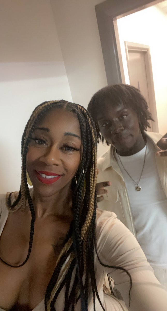 Mgtyouth's tweet photo. Sunday the CEO’s did some me time so nice to spend some time with friends &amp; family it really is important to life to have good positive people around you… Beautiful settings making memories but it’s back to the grind today #TuesdayMotivaton #lifetoshort 👑🥰 https://t.co/rxQAObH34h
