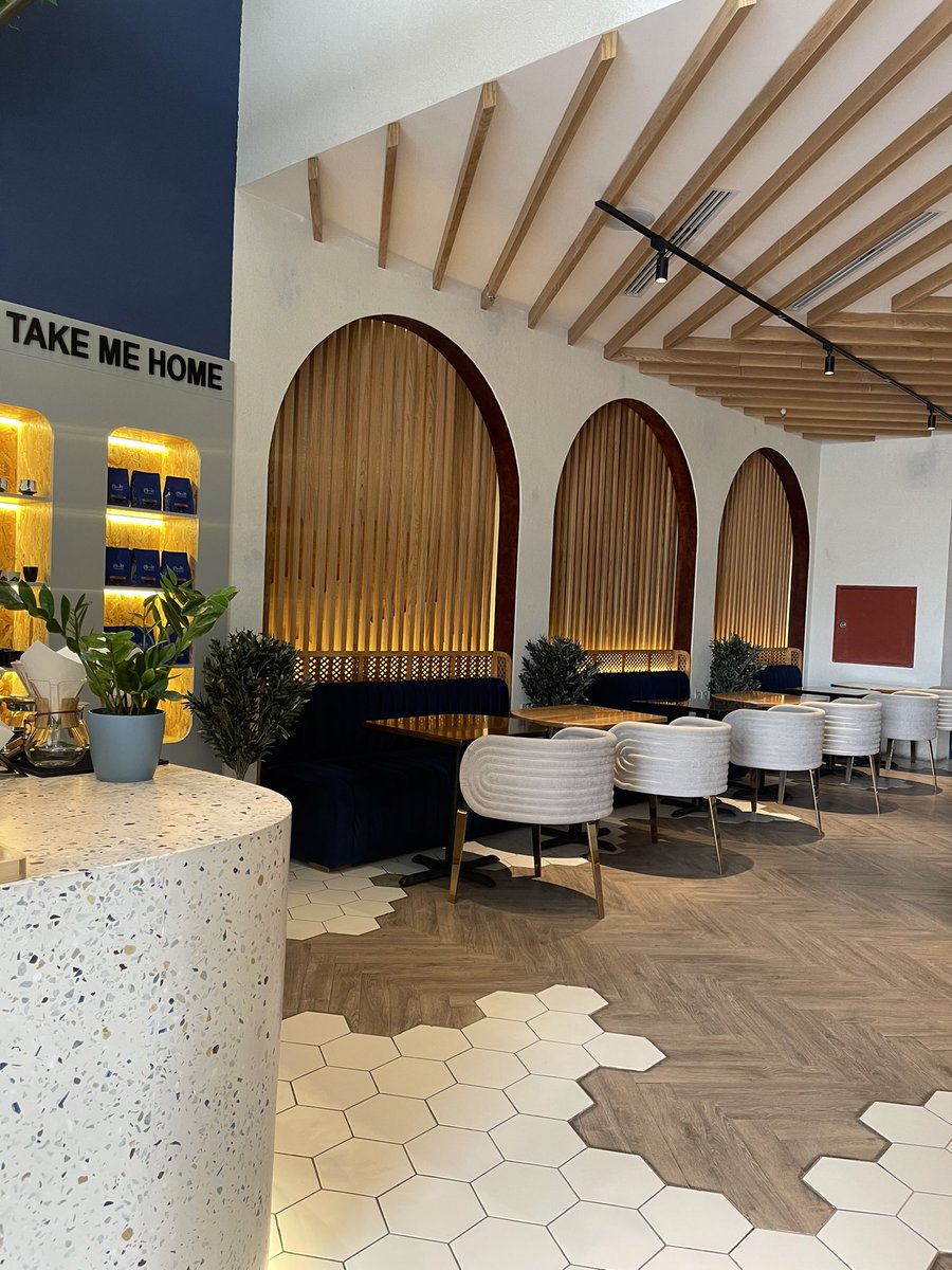 -SMCH
- يستخدمون أجود أنواع البن.
- جربنا V60 والقهوة لذيذة.
- أكثر شي عجبني من الحلى سان سباستيان.
- المكان هادي وينفع شغل.

أنصح بتجربته👍🏻☕️💆🏻‍♀️