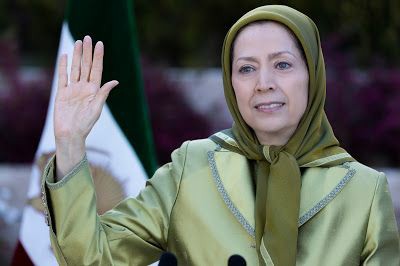 Zeinab_r69's tweet photo. کسی تا بحال این کفتار پیر  را بی‌حجاب دیده است که دم از بی‌حجابی می‌زند؟ https://t.co/BuXYbI7Jct
