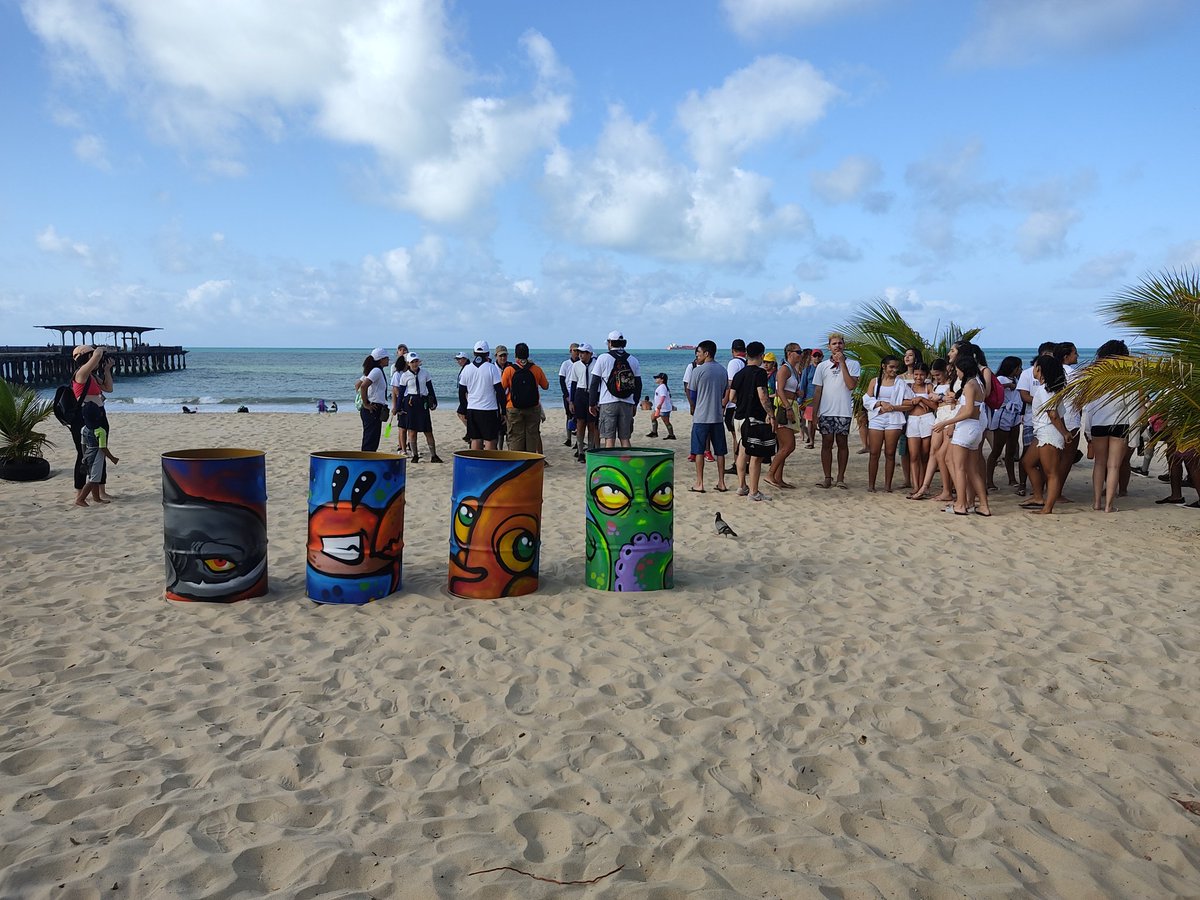 sousa_ph1's tweet photo. Better late than never, posting some pictures of our actions of the #WorldCleanUpDay with Nossa Iracema and Docas do Ceará. Thanks to everyone who loves and protects our coasts! ❤️ #Labomar https://t.co/Dbh5YUrTHH