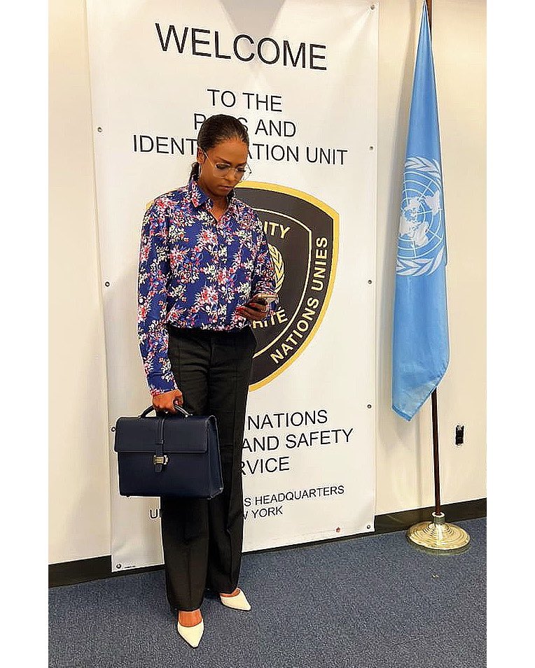 « IL N’ Y A PAS DE MAGIE À ACCOMPLIR . IL S’ AGIT VRAIMENT DE TRAVAIL ACHARNÉ, DE CHOIX ET DE PERSÉVÉRANCE ! »
#michelleobama 
@nations_unies #2022