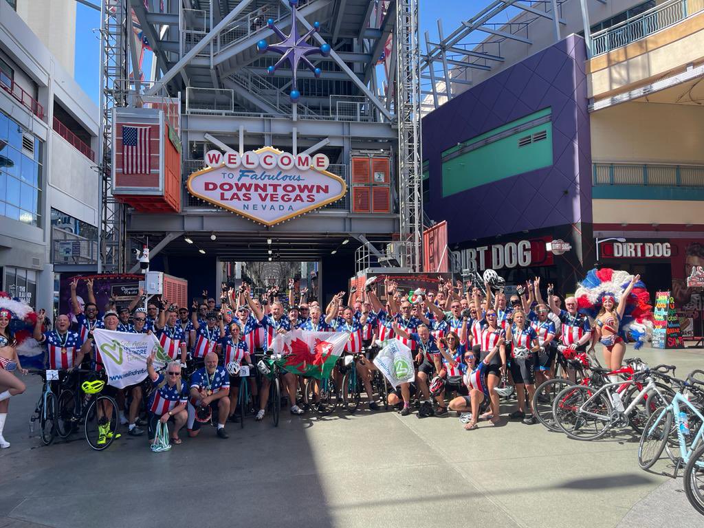 Purcelljack22's tweet photo. We did it 🚴🏻🇺🇸💚! Over £1million raised for @Velindre an absolute privilege to have take part in the #3canyons ride. Thanks to all sponsors who donated and especially to jersey sponsors @SmartWaterTech_ @MichaelPageUK @MSRTRoadtech FoodwithFlora Domion Garage Harbarn &amp; Westhaven https://t.co/8KQIAo15Rt