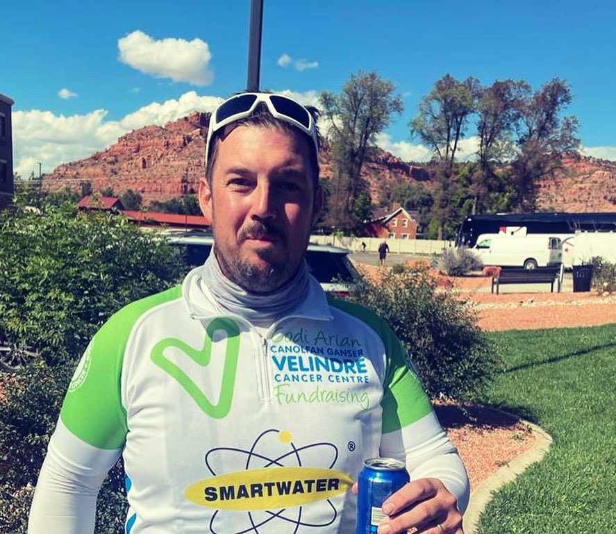 Purcelljack22's tweet photo. We did it 🚴🏻🇺🇸💚! Over £1million raised for @Velindre an absolute privilege to have take part in the #3canyons ride. Thanks to all sponsors who donated and especially to jersey sponsors @SmartWaterTech_ @MichaelPageUK @MSRTRoadtech FoodwithFlora Domion Garage Harbarn &amp; Westhaven https://t.co/8KQIAo15Rt