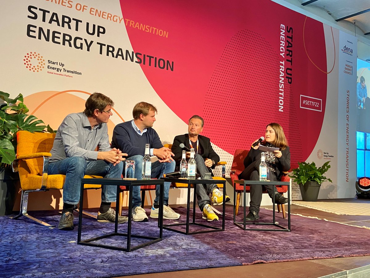 dena_news's tweet photo. #Klimaneutralität und Energiesicherheit brauchen eine Innovationsoffensive. Dr. @EvaCSchmid, Leiterin H2 &amp; synthetische Energieträger bei der dena, moderiert auf dem #SETTF22 die Diskussionsrunde "Hydrogen Technologies for a Net Zero Future". https://t.co/jdCpp59Gwg