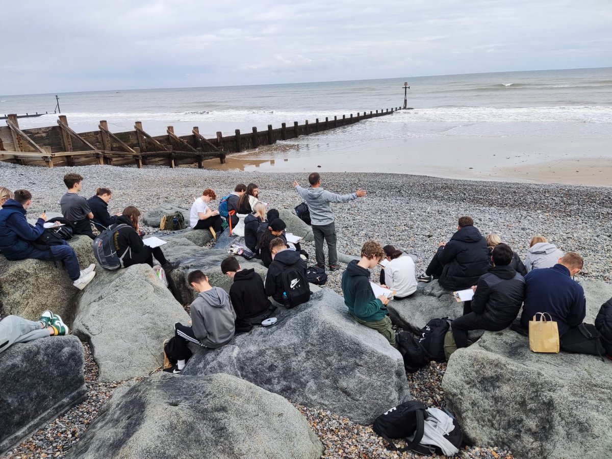 GeogJhn's tweet photo. Year 11 @thejhnschool Geographers completing their physical fieldwork today! #gcsegeog #lovefieldtrips #teamgeog https://t.co/K0rwkt6TT1