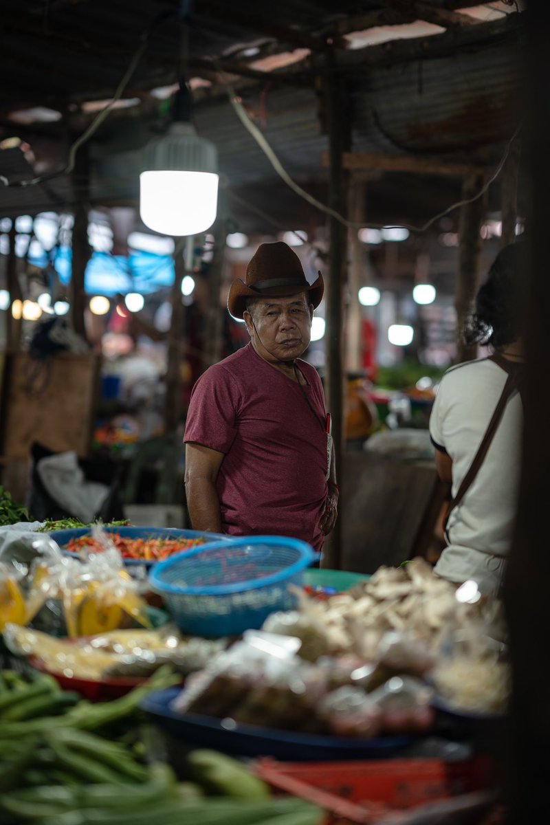 Al__Mills's tweet photo. Another day another market. Can’t get enough of taking images from these local markets here in Thailand. #thailand #aonang #krabi #thailandphotographer https://t.co/cPD5ncorAd