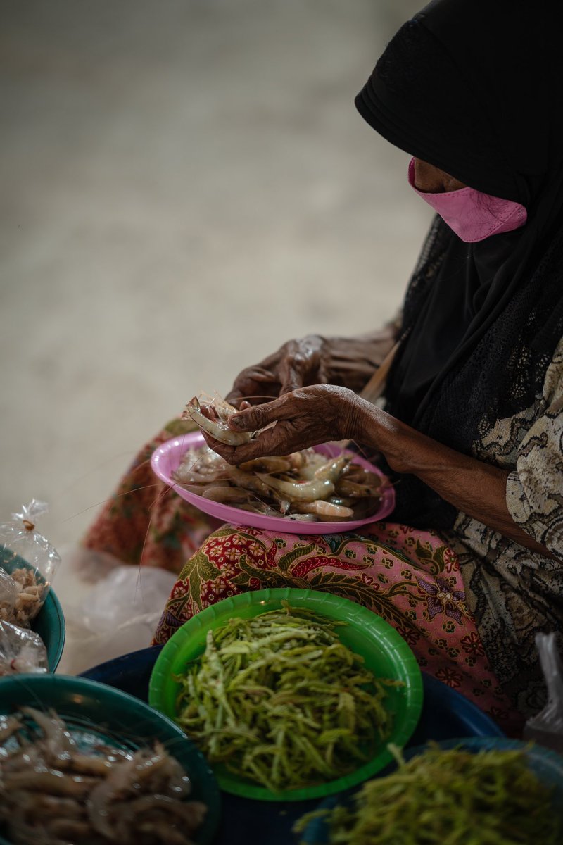Al__Mills's tweet photo. Another day another market. Can’t get enough of taking images from these local markets here in Thailand. #thailand #aonang #krabi #thailandphotographer https://t.co/cPD5ncorAd