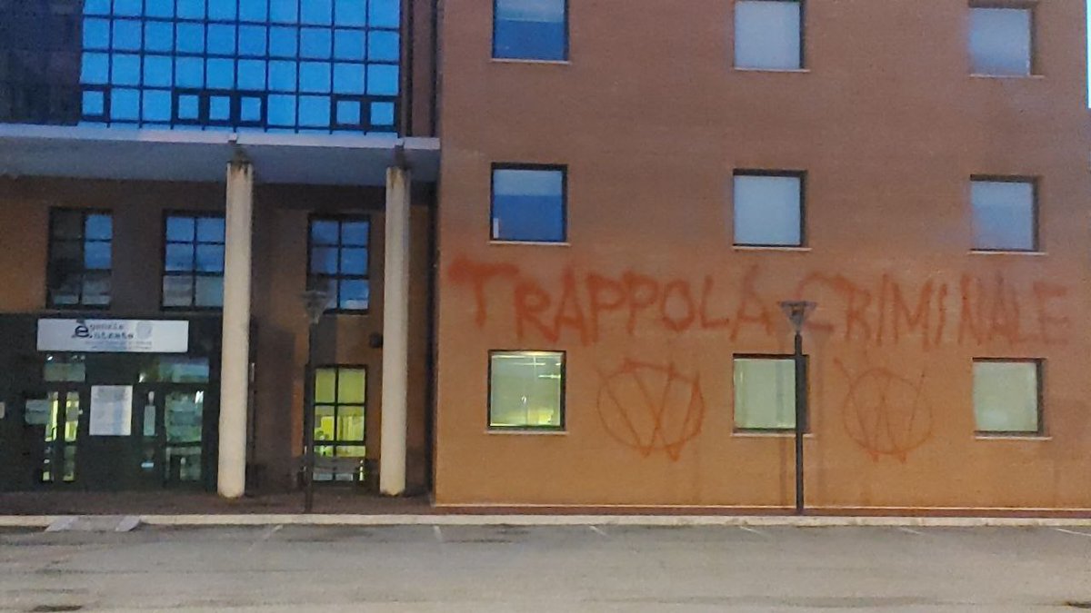 SONO A FERRARA, DOPO CIRCA UN MESETTO LE V_V SCRITTE CUBITALI SONO ANCORA LÌ‼️

t.me/vvvvvinc/14819
💥🔨💪‼️✌️✌️😍