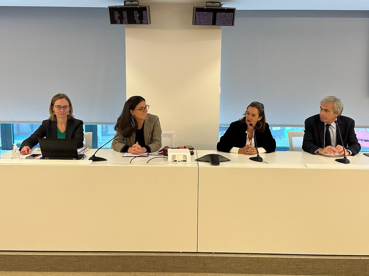 batonnierparis's tweet photo. Rencontres passionnantes avec les institutions 🇫🇷🇪🇺 @dreynders @EU_Commission @RPFranceUE à Bruxelles 🇧🇪 et bilan de la #PFUE avec une importante délégation du conseil de l’Ordre @Avocats_Paris à l’occasion de la reprise du conseil commun Paris - Bruxelles cet après-midi ! https://t.co/sl5mX7bFNX