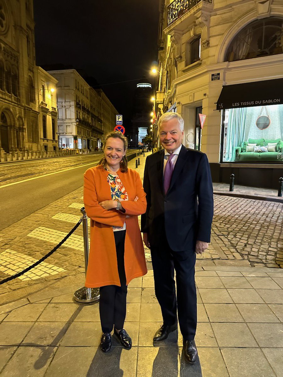 batonnierparis's tweet photo. Rencontres passionnantes avec les institutions 🇫🇷🇪🇺 @dreynders @EU_Commission @RPFranceUE à Bruxelles 🇧🇪 et bilan de la #PFUE avec une importante délégation du conseil de l’Ordre @Avocats_Paris à l’occasion de la reprise du conseil commun Paris - Bruxelles cet après-midi ! https://t.co/sl5mX7bFNX