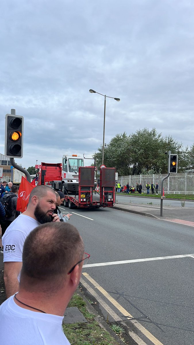 #Coordinadora, en apoyo y solidaridad en la lucha por las reivindicaciones de los compañeros del Puerto de #Liverpool 

#EuropeanDockworkersCouncil #EDC #AllTogetherAsOne #NiUnPasoAtrás #SomosCoordinadora #liverpooldockers #proud2bedockers #edcdockers