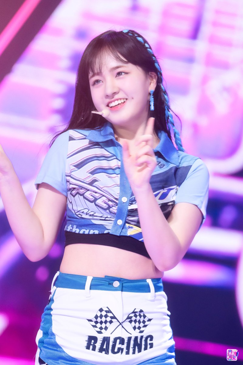 lizwvw's tweet photo. 220918 인기가요 포토스케치 #리즈 https://t.co/WLR7nPG108