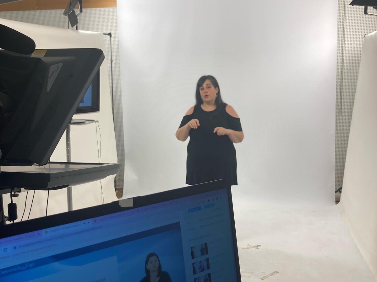 Un curso máis, colaboramos nun interesante proxecto de literatura española para a Universidade de Vigo. Grazas por contar con nós! Mil grazas ao persoal de #UVigoTV por facilitarnos o traballo!

#UVigo #LiteraturaEspañola #linguadesignos #interpretación #LSE #Vigo