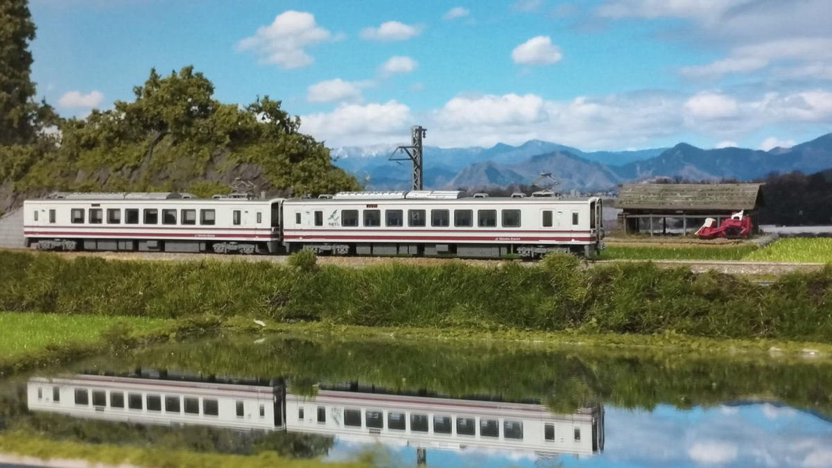 mtw0634's tweet photo. たまには鉄コレで遊ぶ…😎
動力化とNj改軌時の試走のみで、長い間眠っていた鉄コレのHK100…
7年ぶりに恐る恐る走らせてみたら、なんと心配をよそに元気に走った!😊
#鉄道模型 #Nゲージ #Tomitec #北越急行 #HK100 https://t.co/Cbkv14Crgs