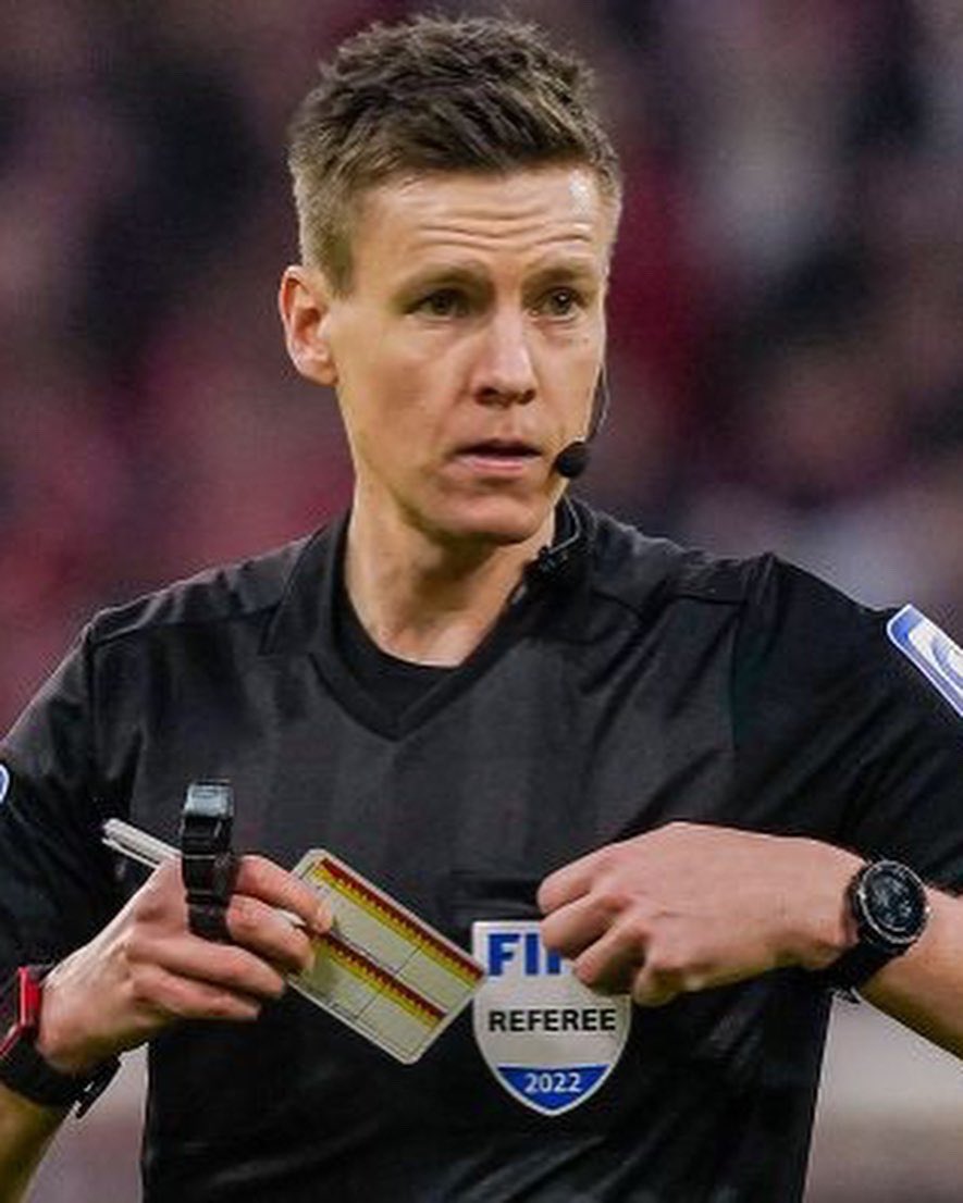 SrAnsetzungen's tweet photo. UEFA Nations League, 5. Spieltag
Estland 🇪🇪 - Malta 🇲🇹 (Freitag, 18 Uhr)
🙎🏼♂️: Daniel Siebert 🇩🇪
🚩: Jan Seidel 🇩🇪
🚩: Rafael Foltyn 🇩🇪
4⃣ : Christian Dingert 🇩🇪
🖥 : *
🖥 : *
#Siebert #ESTMLT #UEFANationsLeague https://t.co/7pDTUZbGir