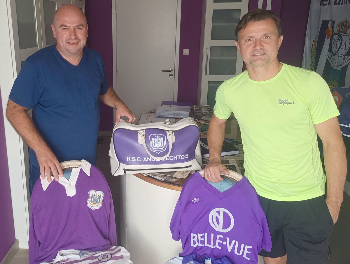 RscaCollector's tweet photo. Een dag voor het overlijden van Mr Michel kwam Tomasz op bezoek
3 seizoenen(1998-2001) bij #RSCA
2 x kampioen
Topschutter in 2000-2001. 
#Radzinski dan denk je aan #Koller
Het koningskoppel maakte doelpunten aan de lopende band en waren ook buiten het veld vrienden https://t.co/eh5IcT5xx8
