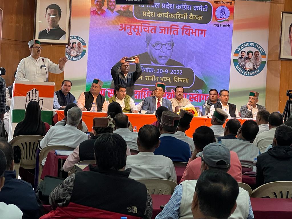 SanjaySDutt's tweet photo. Addressing the State Executive mtg of @INCHimachal SC Dept. in #Shimla,organised by Chief #AmitNanda, stated that while #BJP #RSS are pursuing an Anti-SC agenda & are conspiring to subvert our Constitution, #Congress led by @RahulGandhi Ji stands committed to the welfare of SC's. https://t.co/CTyBp3hpI6