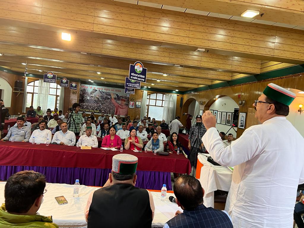 SanjaySDutt's tweet photo. Addressing the State Executive mtg of @INCHimachal SC Dept. in #Shimla,organised by Chief #AmitNanda, stated that while #BJP #RSS are pursuing an Anti-SC agenda & are conspiring to subvert our Constitution, #Congress led by @RahulGandhi Ji stands committed to the welfare of SC's. https://t.co/CTyBp3hpI6