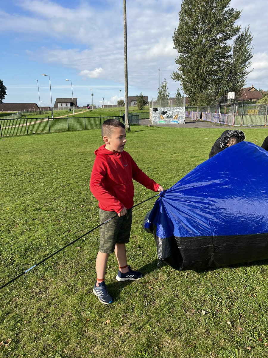 ERAGLENBURN's tweet photo. Kicking off our Tuesday morning Virtual Schools group by learning new CampCraft skills. The children have challenged each other to see who can build a tent the fastest…. Stay tuned for the winner @GvsGlasgow @GlasgowCC #CampCraft #TentBuilding https://t.co/d0qzCfL1QD