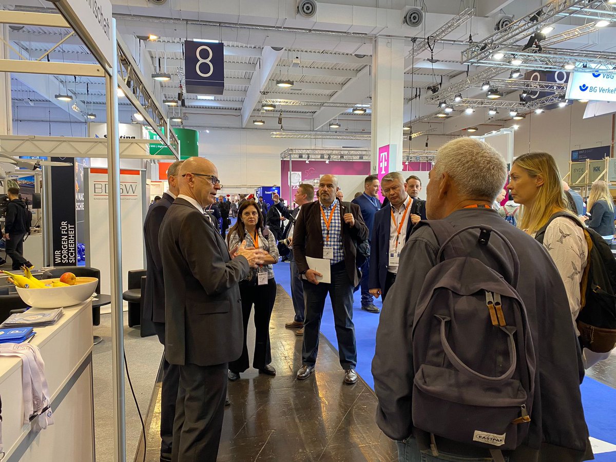 BDGW_eV's tweet photo. Besuch einer UN-Einkäufer-Delegation an unserem Stand #securityessen2022 https://t.co/CxO8GJEgoD