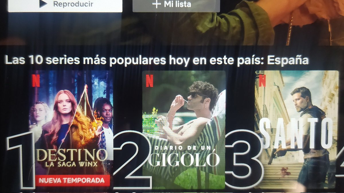 perrie 🎈 tweet media