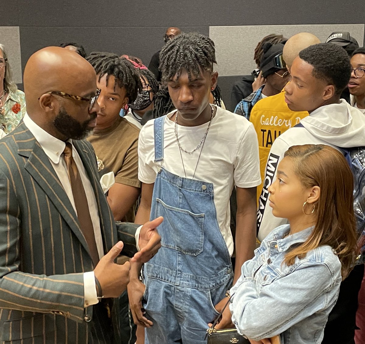 cobbperforms's tweet image. An engaging discussion with @Tip, @WishATL, @KennyBurns, &amp;amp; @HideokiBespoke at FACE (Fashion Arts Culture Education) Teen Talk yesterday. Thanks to @FULTONARTS for the opportunity for our @apsupdate &amp;amp; @FultonCoSchools students! #apsarts @ArtsFCS
