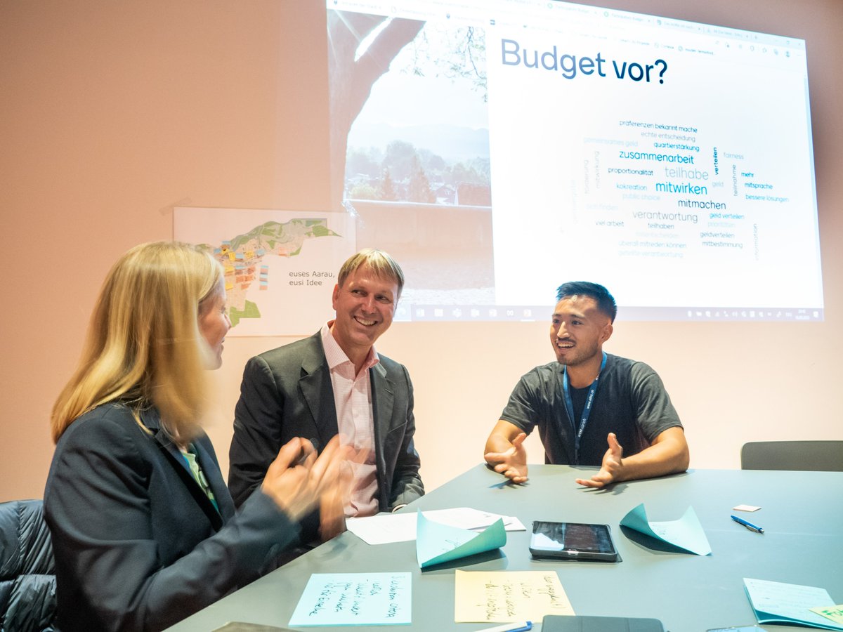 COSS_eth's tweet photo. In the Mitmach-Abend in #DigitalDays22 last Friday, the Digital Democracy project team members, @dirkhelbing @joshuacyyang & @RegulaHaenggli from @dcm_unifr, joined the citizens of Aarau to discuss the digital Participatory Budgeting that the team will help roll out next year! https://t.co/H0fFLdx3CU