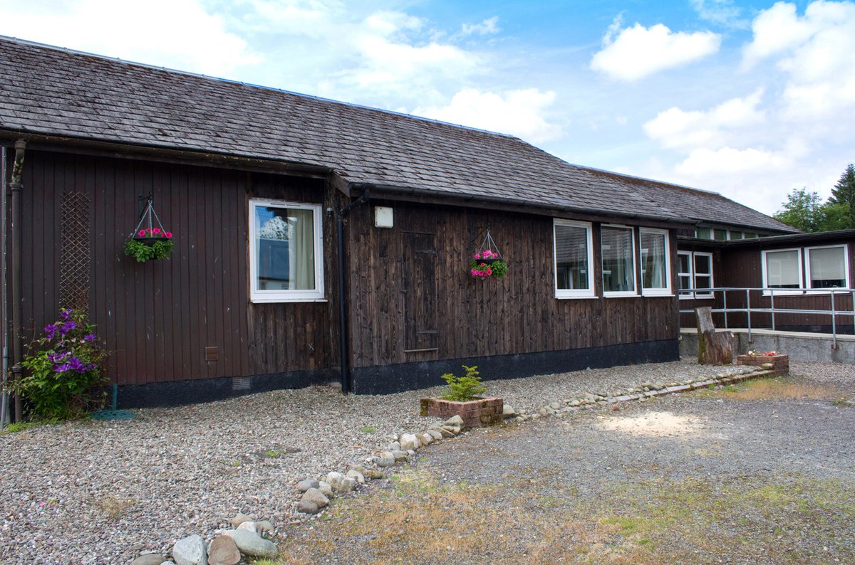 WeAcceptPets's tweet photo. The Old School are a collection of holiday apartments located near Taynuilt. Bring your dog along to explore Argyll with you.
https://t.co/dNHPtBrGwA 
#Dalavich #Taynuilt #Argyll #TheScottishHighlands #Apartments #SelfCatering #PetsWelcome #DogsWelcome #Spacious #LochAwe #Boating https://t.co/t0UmIctFt6