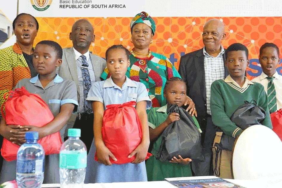 umlazitimes's tweet photo. Injabulo abafundi benikelelwa ngemifaniswano yesikole

Full story here https://t.co/EDiejtldRi

#umlazitimes #tabloidnewspapers #communitynews https://t.co/x8GH3cMAXk