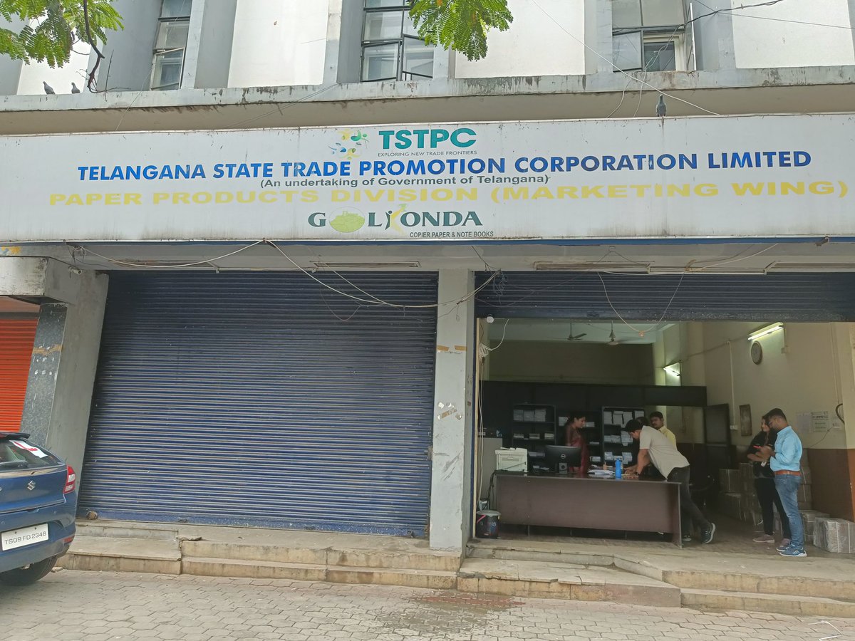 shareef_journo's tweet photo. #Tstpc
బయట వందల రూపాయలు పోసి ప్రైవేట్ షాపుల్లో తీసుకుంటున్న నోట్ బుక్స్ కంటే... అందరికి అందుబాటులో ఉన్న ప్రభుత్వం ఏర్పాటు చేసిన లేపాక్షి స్టోర్స్ ..అతి తక్కువ ధర ( బిల్లు పై 30 శాతం ) డిస్కౌంట్.
Location -
#Telangana #Tourisme #Reservation office #Basheerbag https://t.co/hHEgGUoqOj