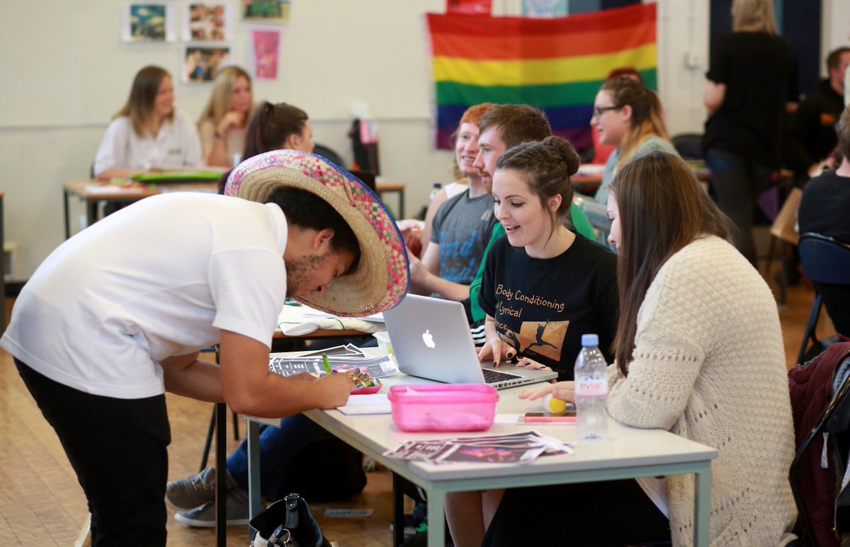 Welcome to all our students starting at the University this week! You can see what's happening on campus this week on our New Students page. ow.ly/JMtL50KK3NK #Welcome #CumbriaUni
