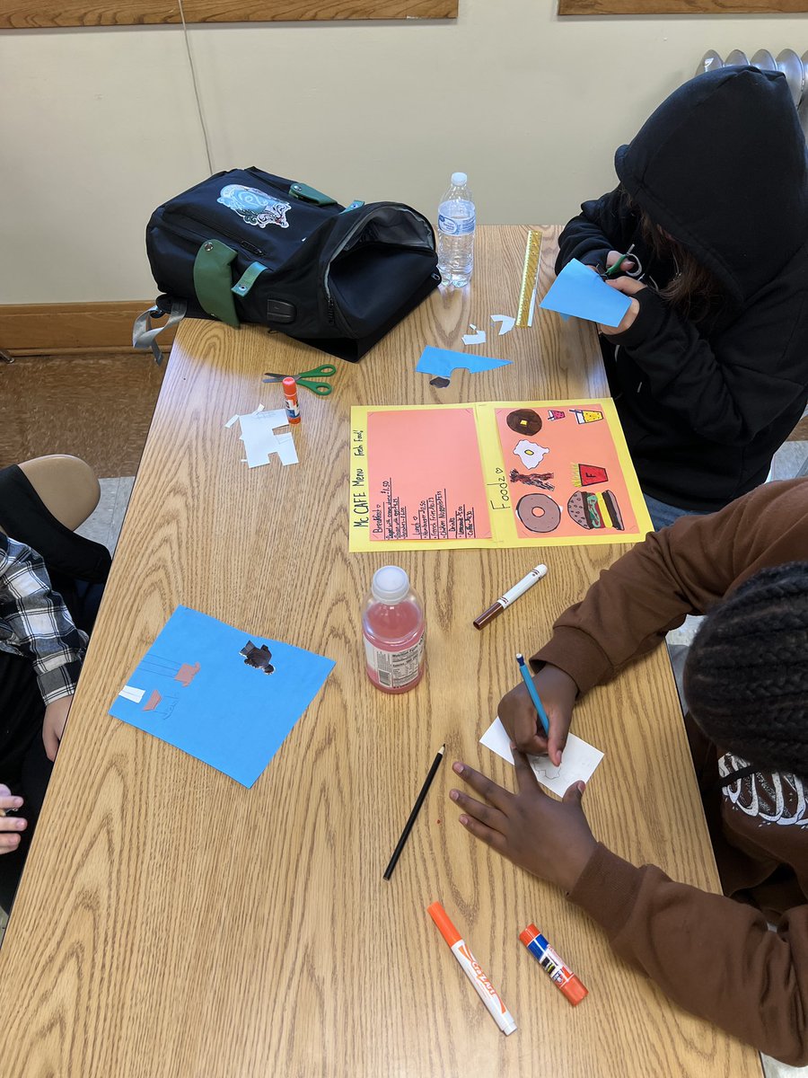 RCSDFranklin's tweet photo. @RCSDNYS FLS students get busy writing everyday in Ms. Davis’ class where art and making meet writing. @drpeluso @ChiefDemario @white_lajuan @shanieleads #flspride https://t.co/TpCptPd33W