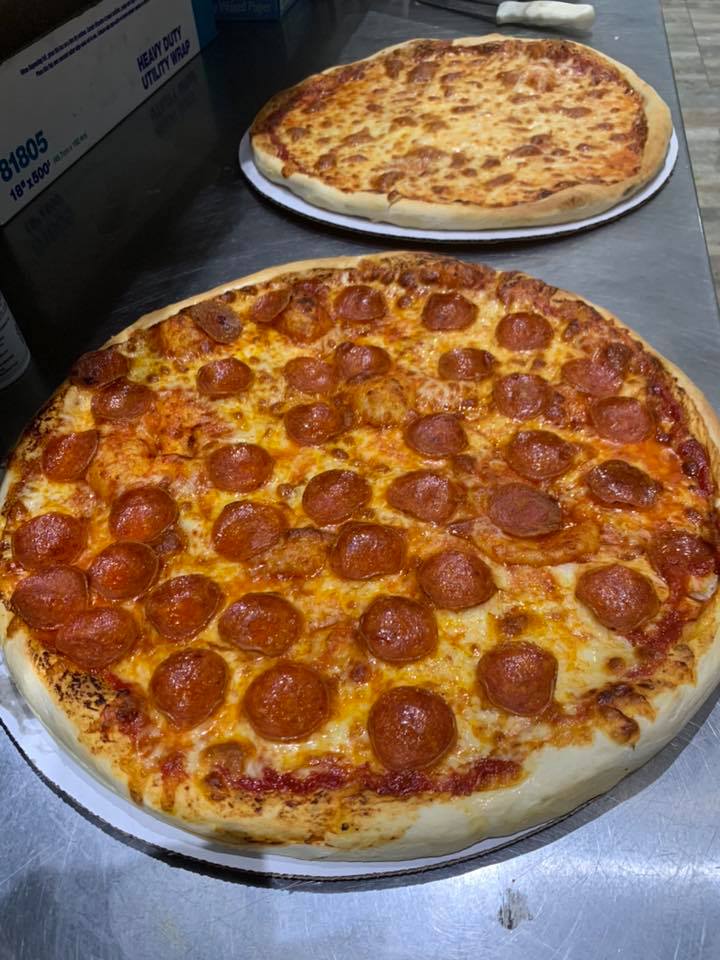 NutmegFarms's tweet photo. Whoever came up with the idea to put pepperoni on pizza deserves all the awards.  Grab a slice for lunch or dinner! #NutmegFarms #NationalPepperoniPizzaDay 🍕 https://t.co/GLY2u96GM9