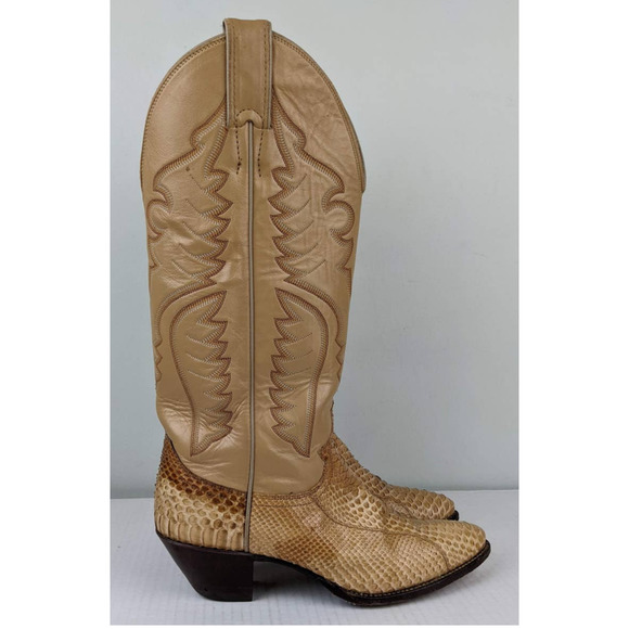 JRog410's tweet photo. So good I had to share! Check out all the items I'm loving on @Poshmarkapp #poshmark #fashion #style #shopmycloset #joie #jcrewfactory #justinboots: https://t.co/JQRbzTS7Ov https://t.co/LsAV7FnYwb