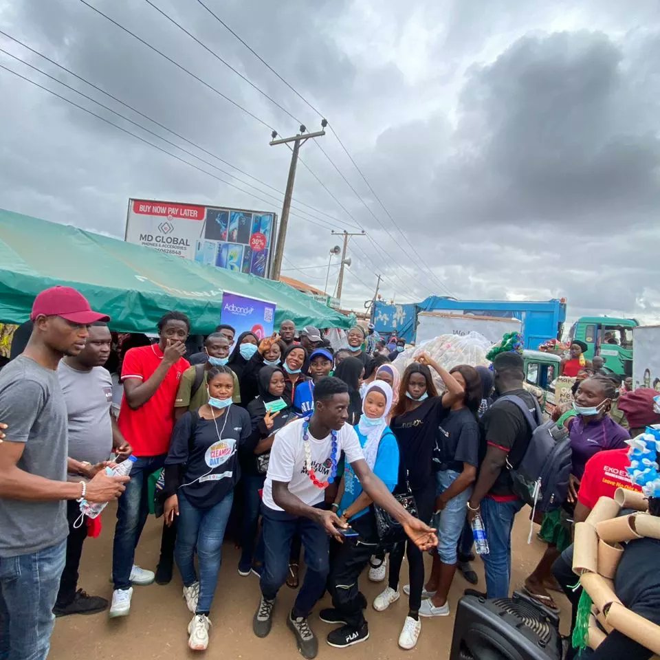 yalinetworkib's tweet photo. More pictures of our clean up programme which took place last Saturday.
A clean environment is an healthy environment😊
@mottainai_info

#cleanupibadan
#yaliibadan
#yalioyostate
#yalians
#cleanupinoyostate
#cleaningthesociety
#recycling https://t.co/ZORq6FwGsH