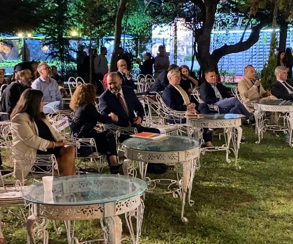 Quelle belle cérémonie d'ouverture hier <a href="/IHRFFA/">IHRFFA</a> !🇦🇱
📽️Le festival du film offre des espaces vitaux pour discuter des droits de la personne et de démocratie.

🇨🇦 Le Canada est fier d'être le parrain du festival, avec 3 productions canadiennes : Antigone, Scarborough et Cayenne.