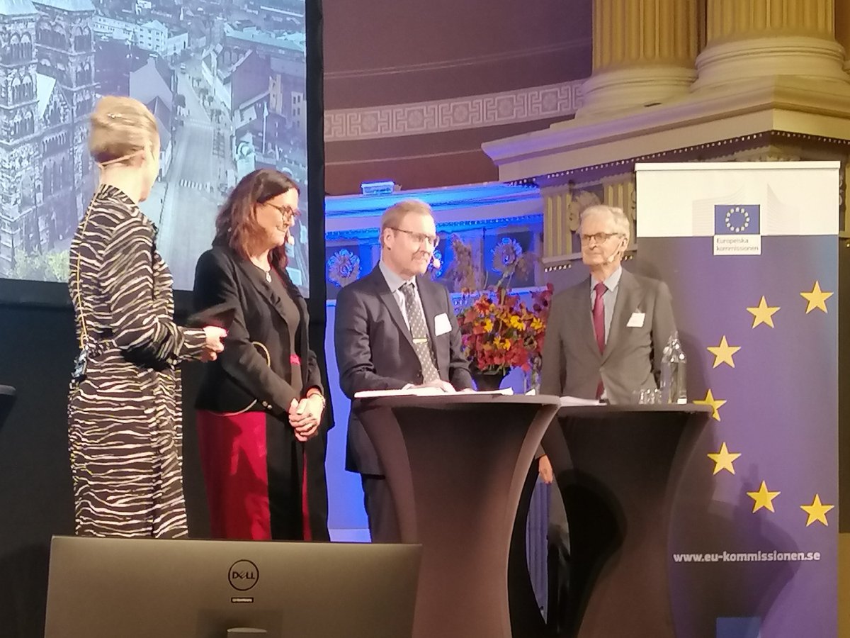 Engagerande diskussion om rättsstatens principer i EU under
#EUDaysLund tillsammans med <a href="/MalmstromEU/">Cecilia Malmström</a> och <a href="/JorgenHettne/">Jörgen Hettne</a>, med Katarina Rolfsdotter Jansson som moderator.