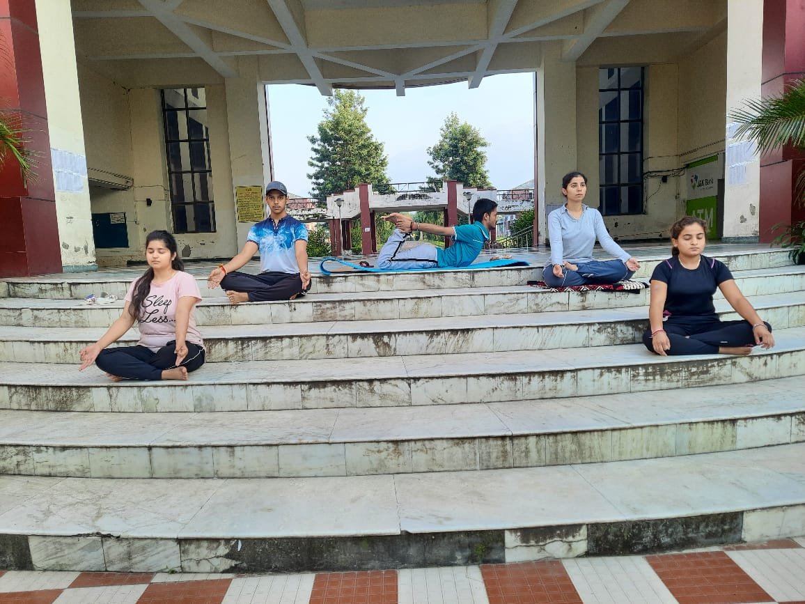Day 2 of 2nd week of yoga sessions (Part-2) 
 #YogaForHumanity 
 #AzadiKaAmritMahotsav 
@ianuragthakur
@_NSSIndia
@NssrdD
@NisithPramanik
@YASMinistry
@pankajsinghips
@moayush
@Hr_Educationjk