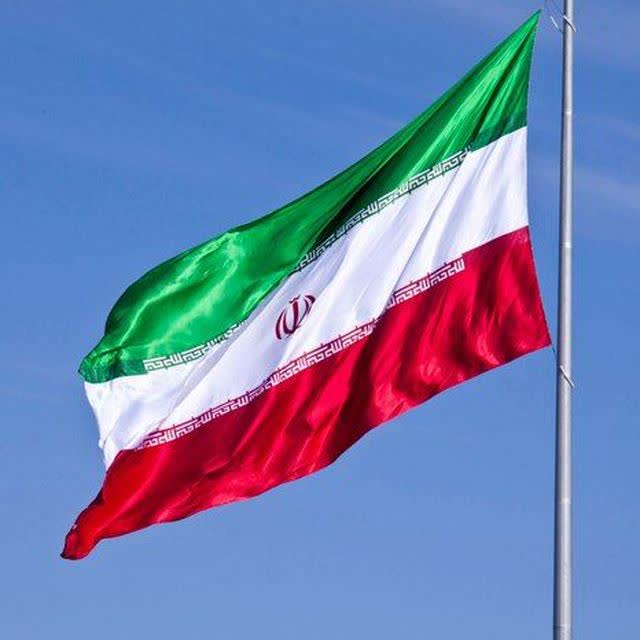 zarii_bihi1's tweet photo. (حاج قاسم سلیمانی : ای کاش به جای پرچم ایران منو ۱۰ بار آتیش می‌زدی)
پرچم ایران هویت ماست🇮🇷
برای این پرچم هزاران هزار شهید 
داده ایم🇮🇷
#ایران_من https://t.co/3ZtkNJABMi