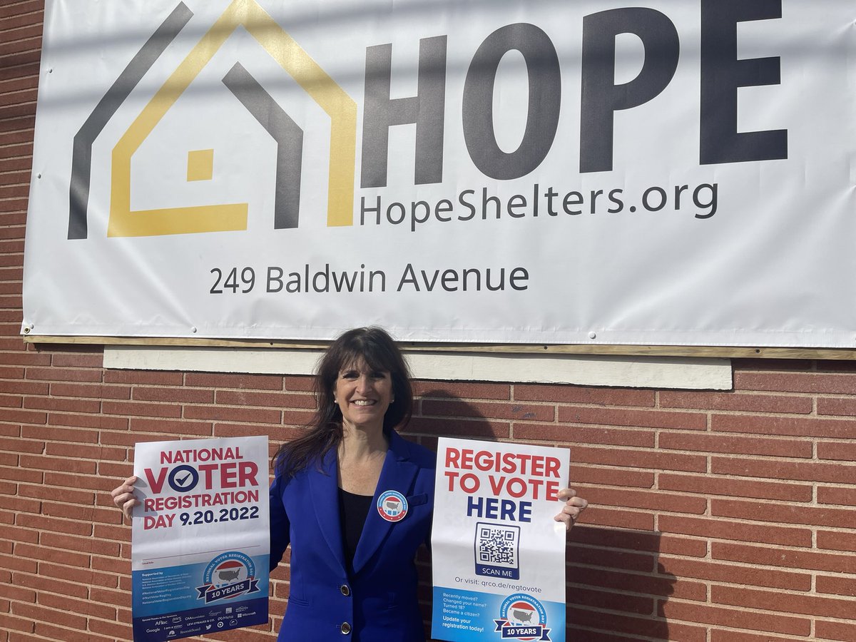 MillerforM's tweet photo. Doing what we do on #NationalVoterRegistrationDay with @LisaBrown39 in #Pontiac https://t.co/AG8wwGqRNV